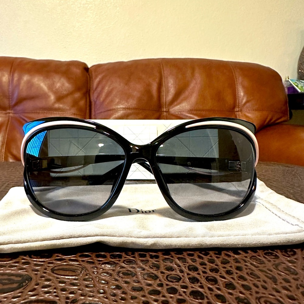 Christian Dior Paris, Butterfly Audacieuse 2, black and pink framed sunglasses